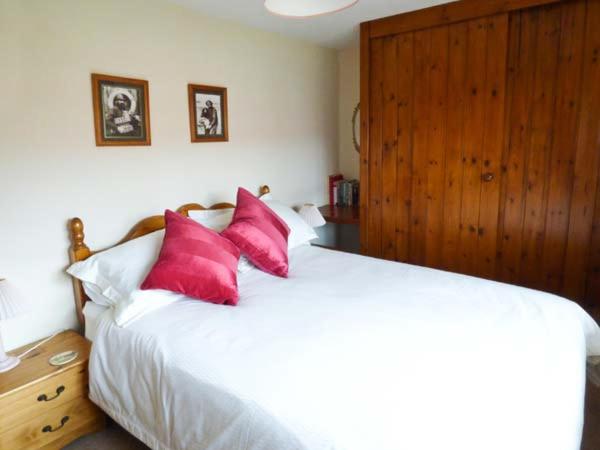 Danby Cottage room 6